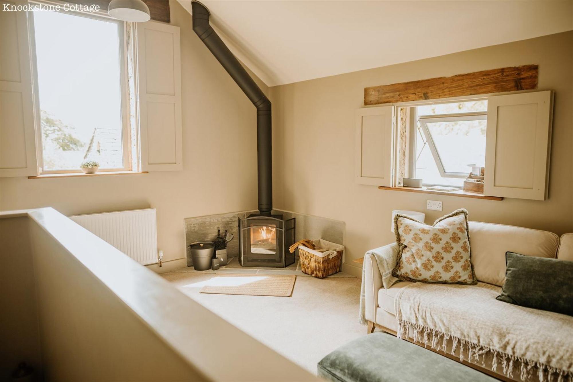 Lyme Tree Farm - Hotching Barn And Knockstone *
